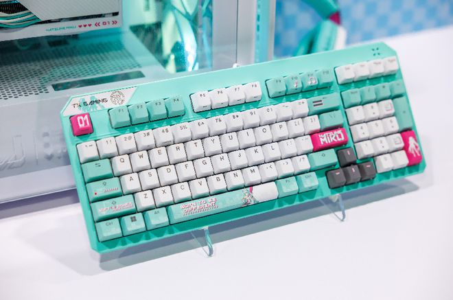 界联动燃爆二次元！全新外设惊艳亮相pg模拟器电脑版ROG×初