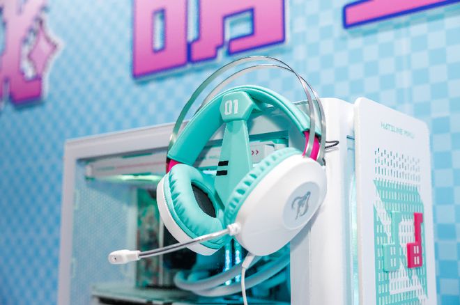 界联动燃爆二次元！全新外设惊艳亮相pg模拟器电脑版ROG×初音未来跨(图3)