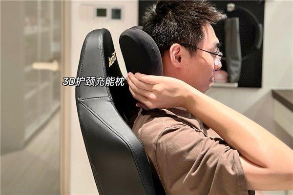 机械臂” 傲风M6电竞椅太超纲了pg电子免费模拟器“按摩+空调+(图4)
